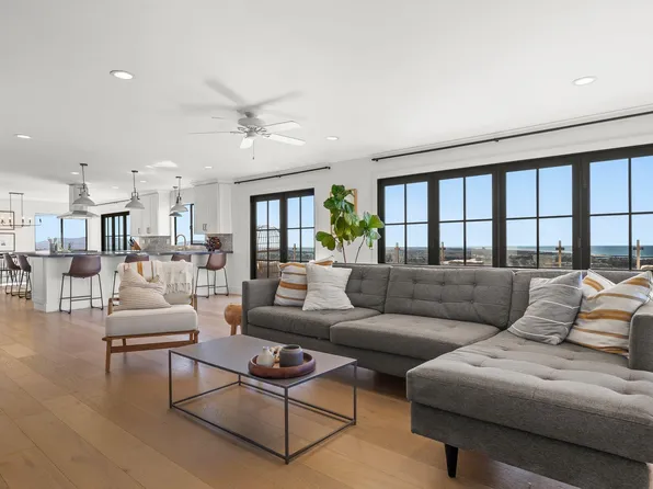 2272 Hillcrest Dr, Ventura, CA 93001