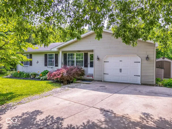 303 W Blackfoot Dr, Ellettsville, IN 47429