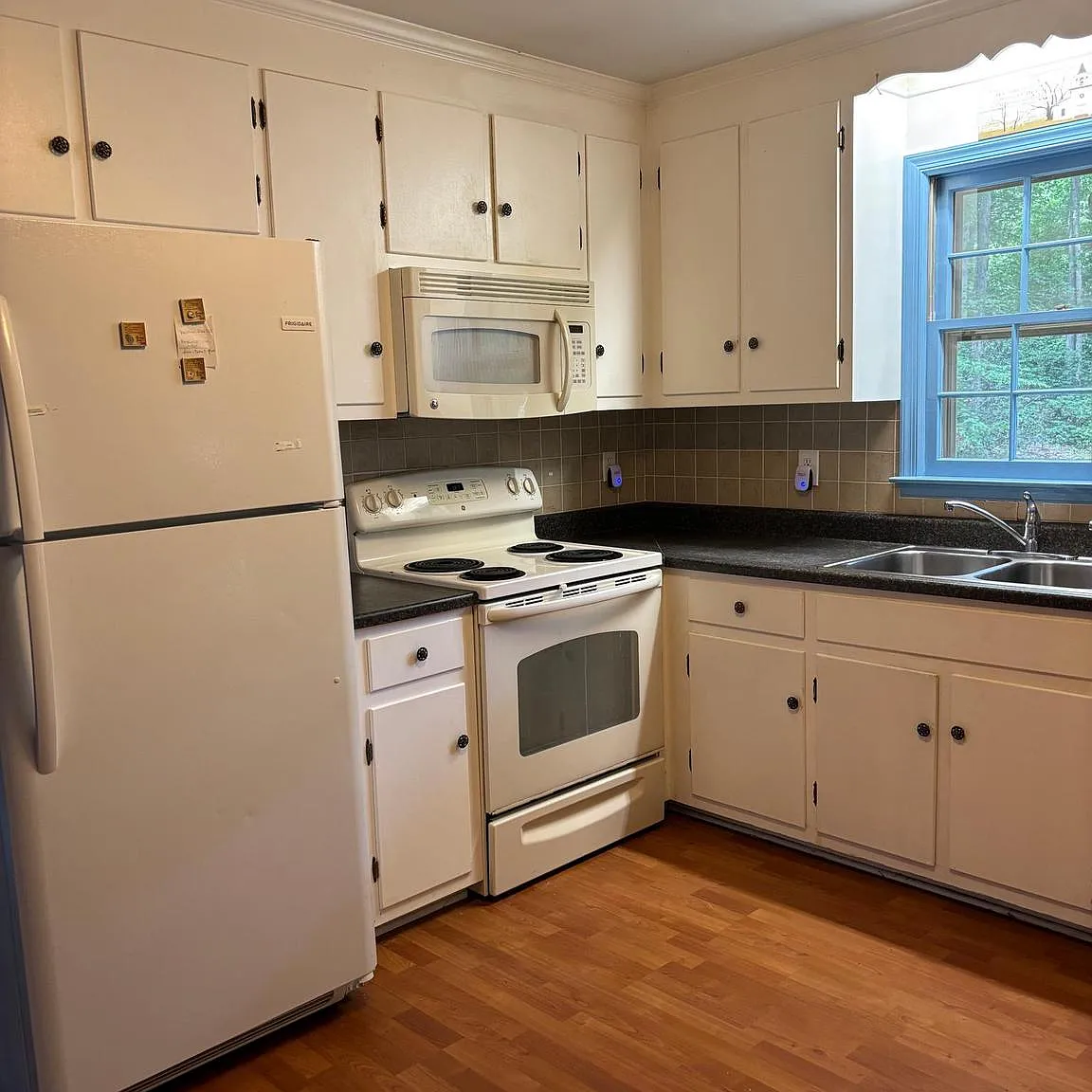 3 bed, 2.0 bath, 1568 sqft, $2,200 — Photo 3