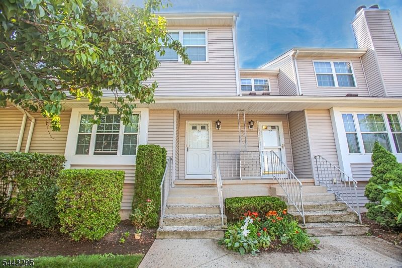 1st image of 194 Driscoll Ct