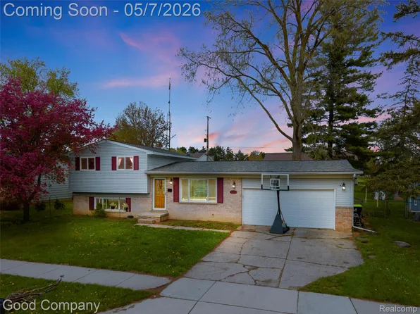 9072 Chesterfield Dr, Swartz Creek, MI 48473