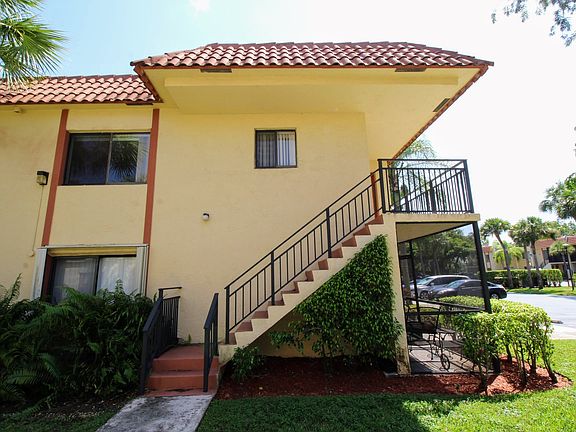 3rd image of 410 Lakeview Dr APT 201