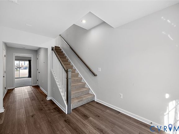 4th image of 636 McCormick Farm Dr