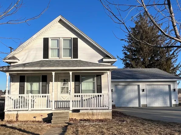 928 E Main St, New Hampton, IA 50659