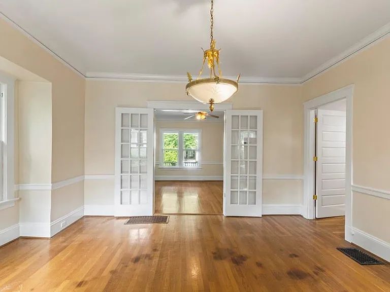 327 Adams St — Photo 8