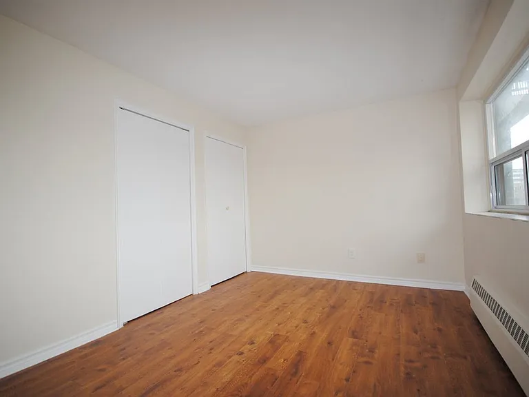 360 Frank St — Photo 11