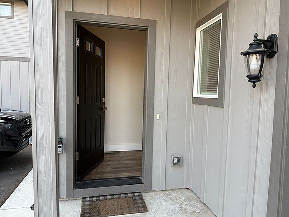 4th image of 2519 Justine Ln
