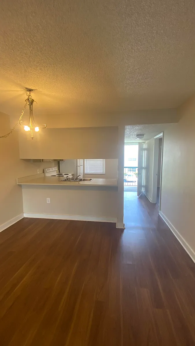 Building Photo - 5012 Terrace Palms Cir #202