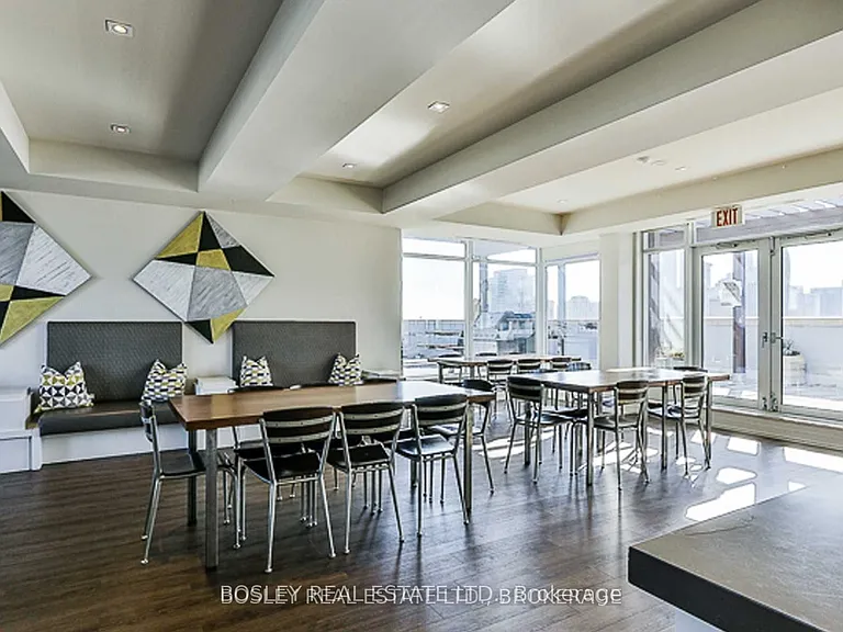 230 King St E #1201 — Photo 14