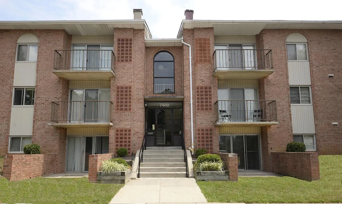 Security Park Apartments — Photo 1