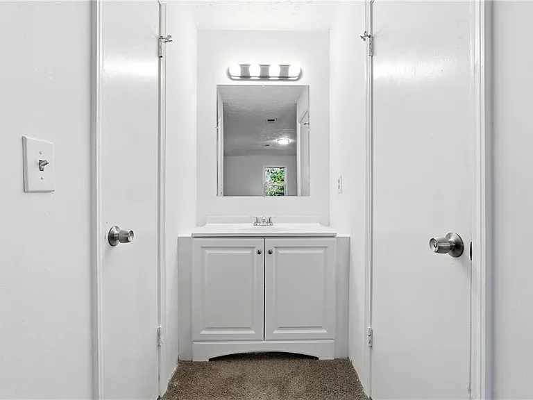 6917 Laurelwood Dr — Photo 14
