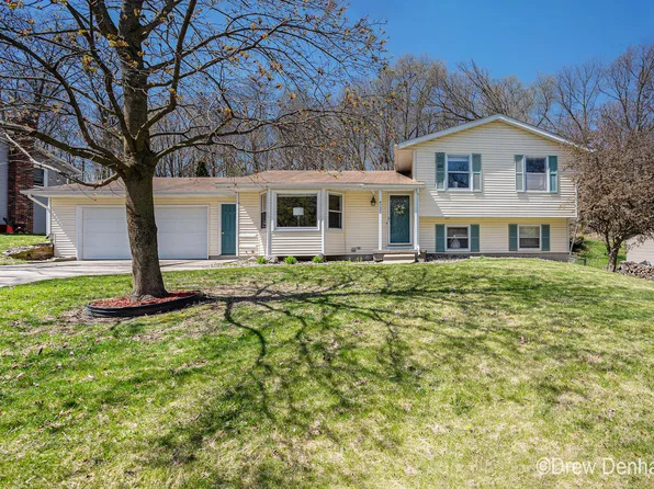 4721 Breckenridge Dr NE, Grand Rapids, MI 49525