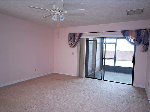 4th image of E 11401 Queensway Dr
