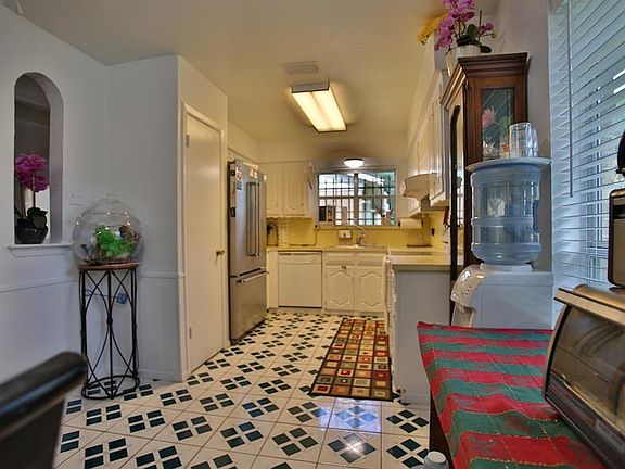 5th image of 3634 Hillsdale Ln