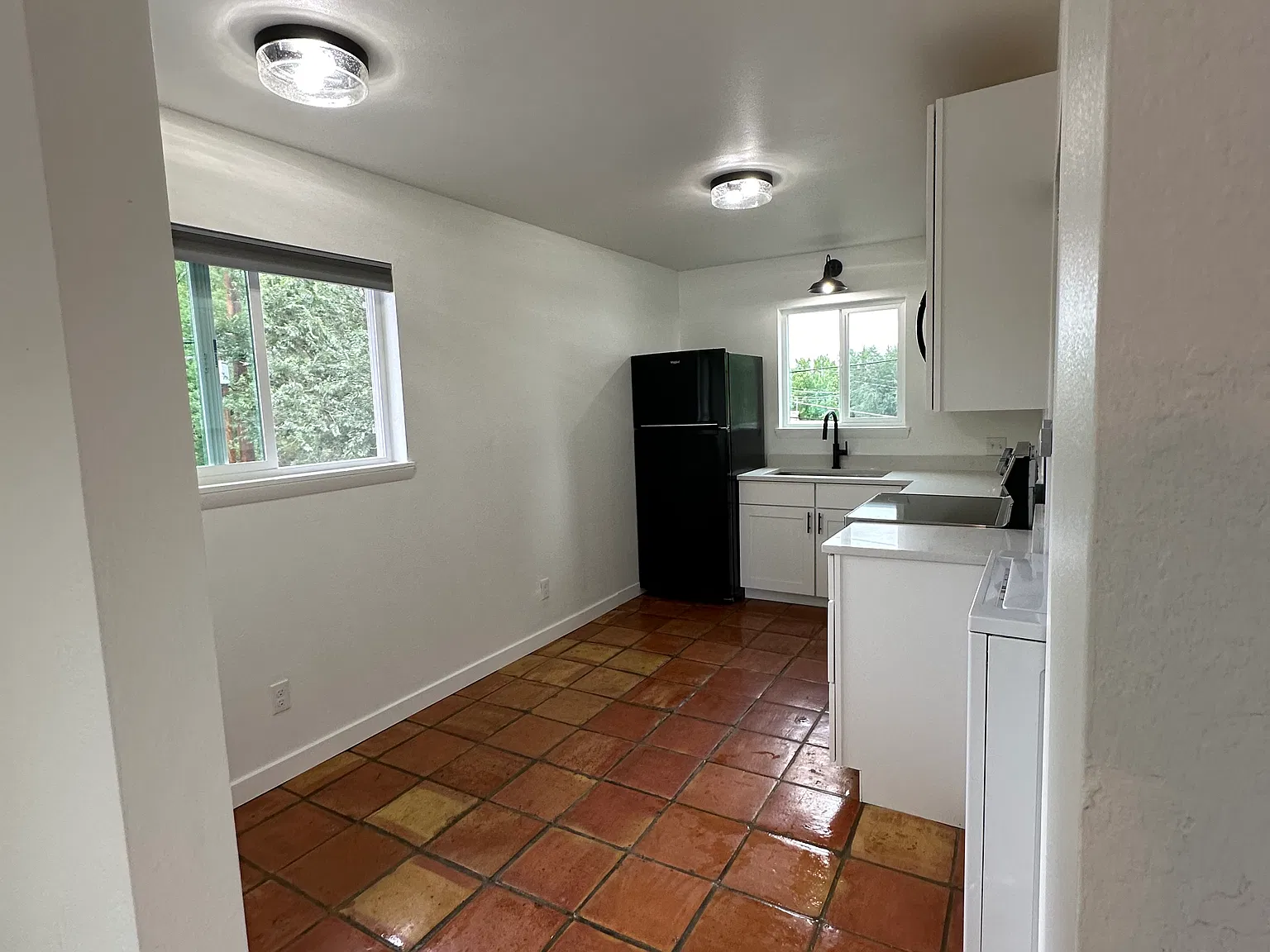 2 bed, 700 sqft, $1,800 — Photo 2