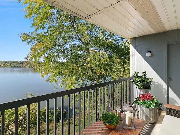 The Waverly on the Lake — Photo 93