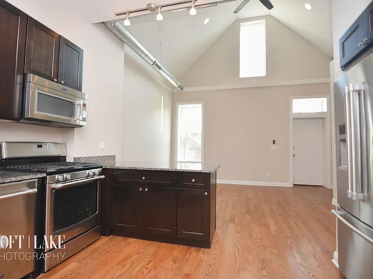 1739 W 18th St — Photo 11