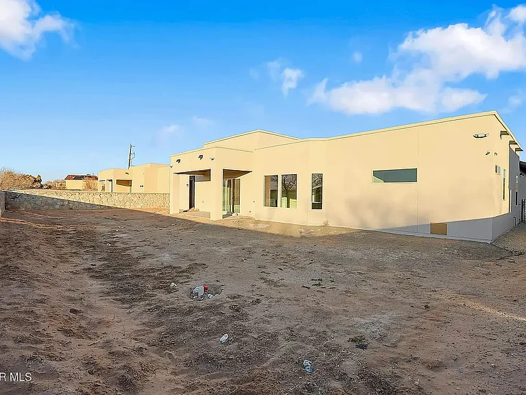 5696 Rio Bonito Cir — Photo 43