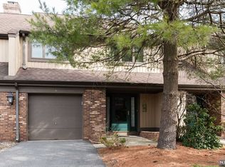 36 Lowell Ct, Mahwah, NJ 07430