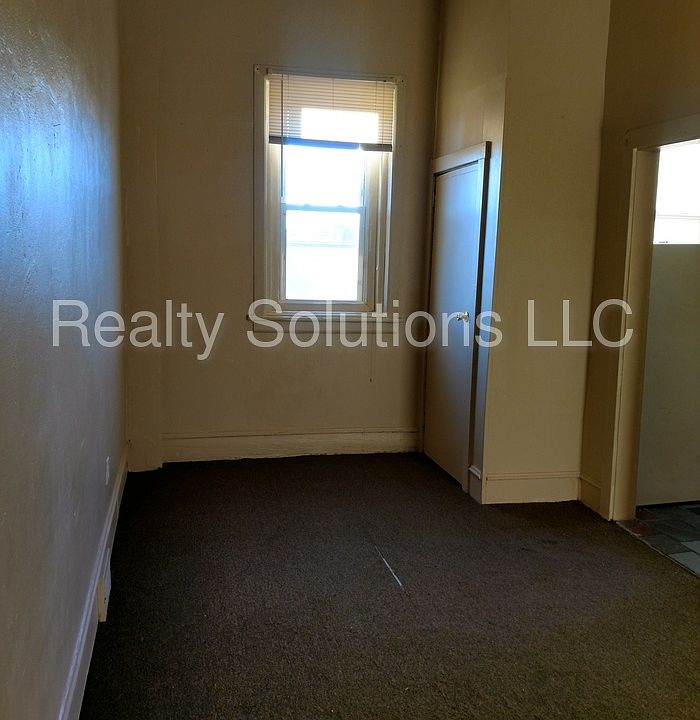2nd image of 31 E Broad St