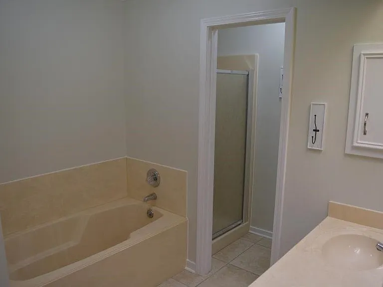 128 Eastwood Dr — Photo 11
