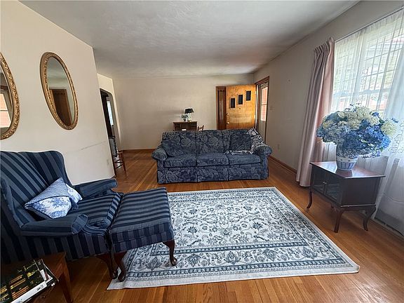 3rd image of 717 18th Ave