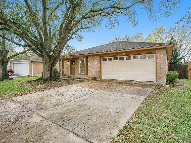 17306 Fife Ln — Photo 3