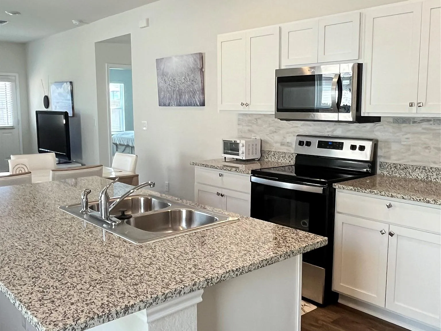 3 bed, 2.0 bath, 1489 sqft, $2,500 — Photo 2