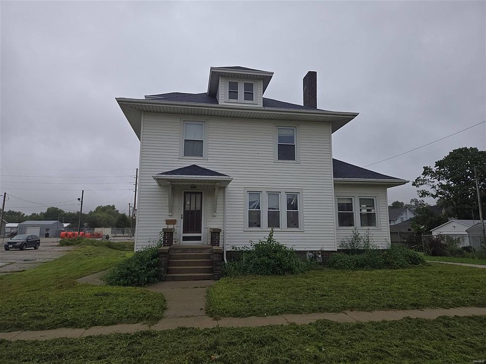 1st image of 415 7th St