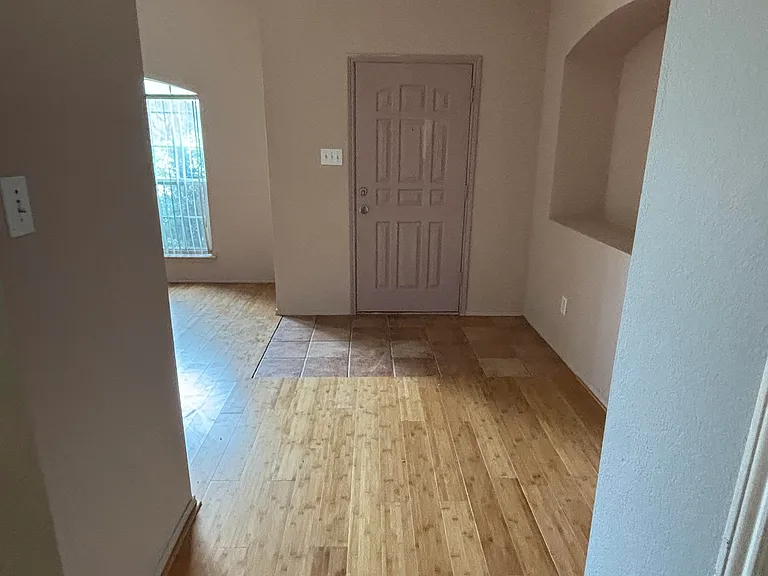9323 Vernon Ct — Photo 10