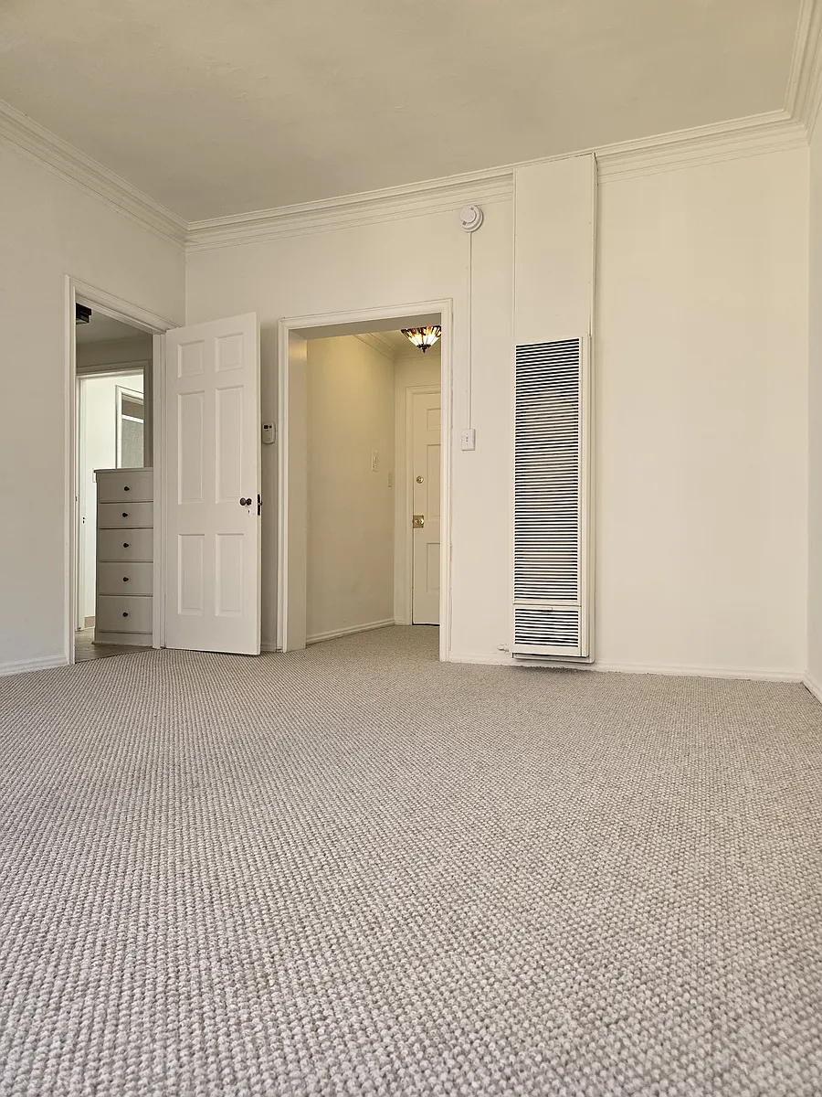 Living Area, Facing Entry - 539 S Berendo St #14