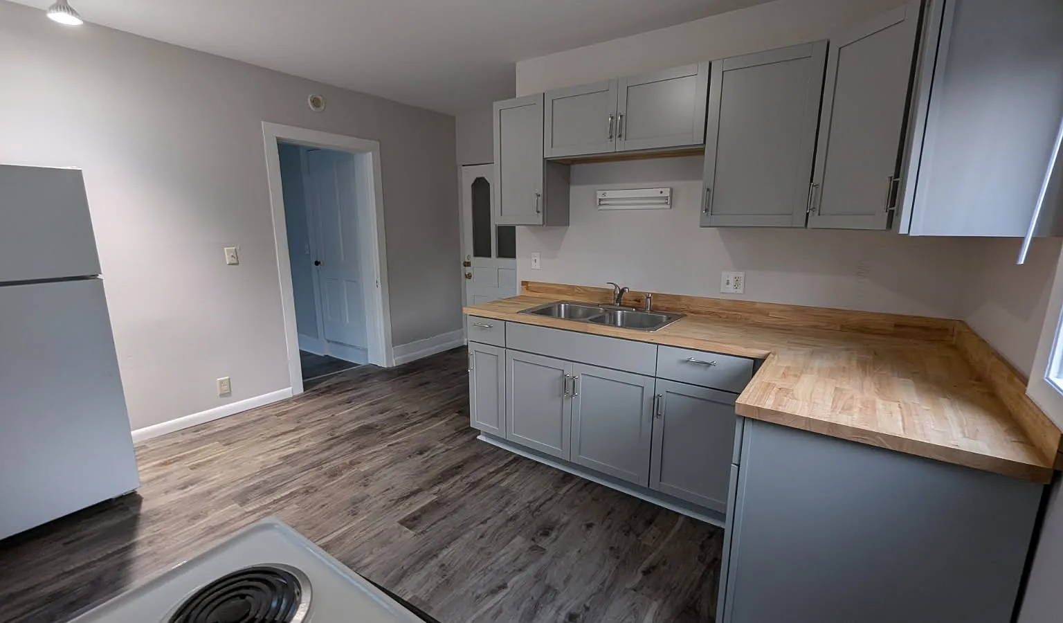 3 bed, $1,800 — Photo 2