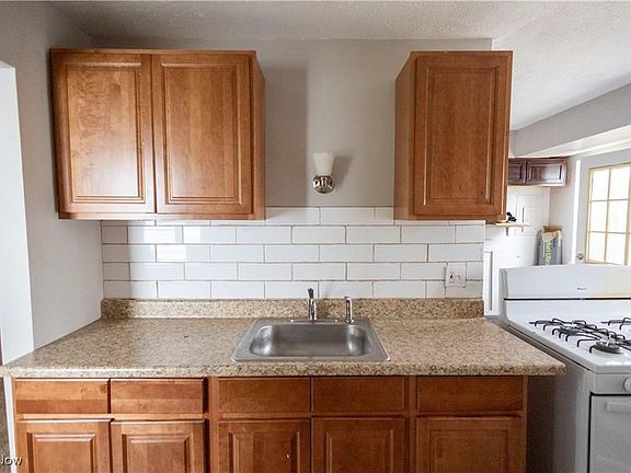 5th image of 25601 Briardale Ave