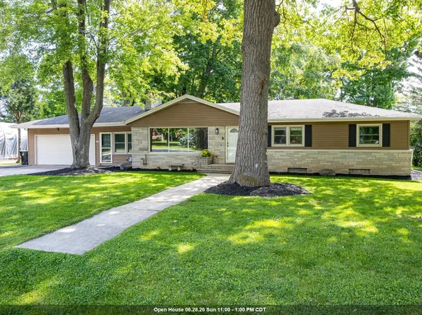 2674 Woodcrest Dr, Neenah, WI 54956