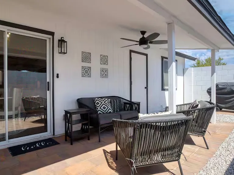 8902 W Loma Ln — Photo 9
