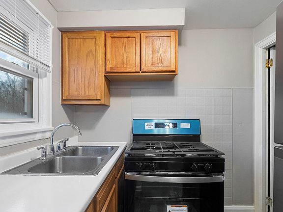 4th image of 175 Oxford Dr