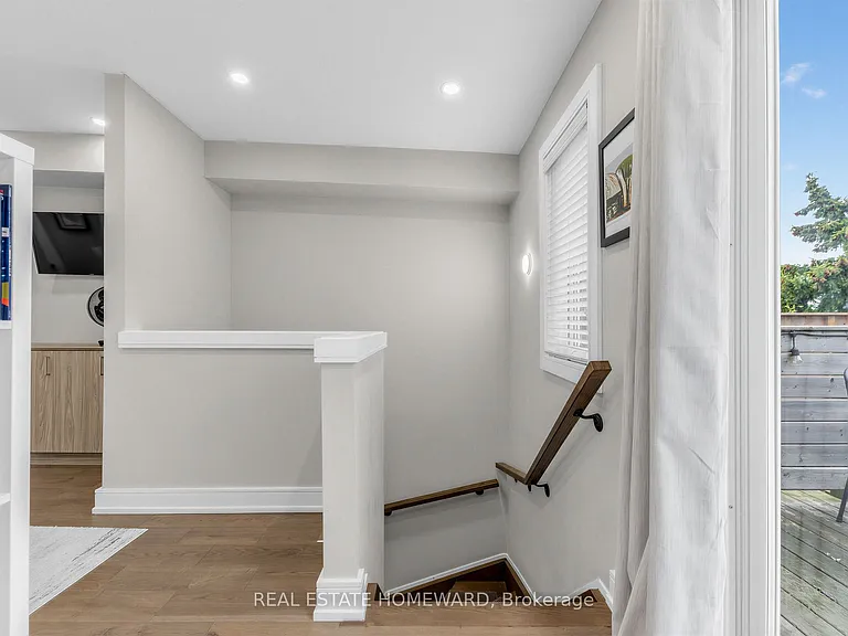 133 Cowan Ave #UPPER — Photo 19