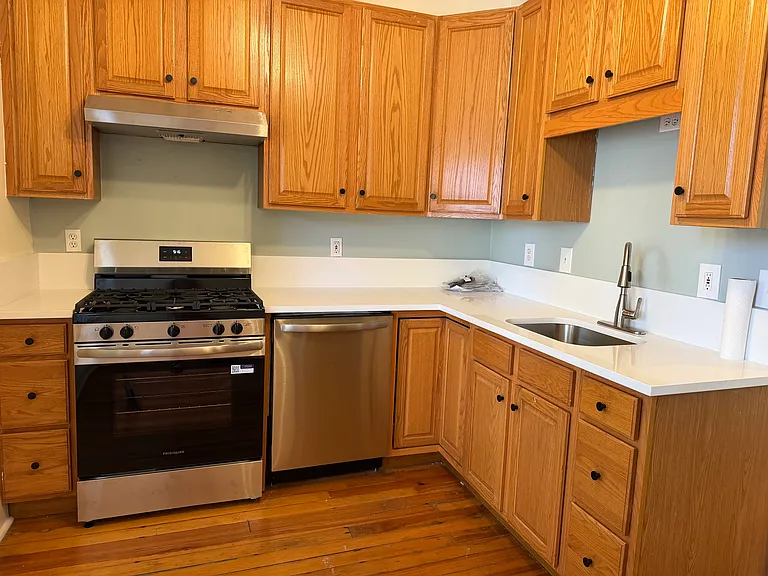 129 E Exposition Ave — Photo 2