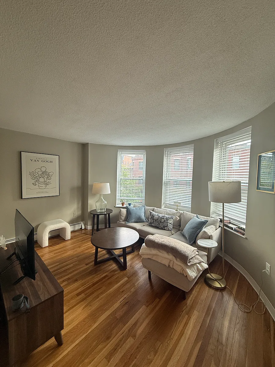 Building Photo - 1 Albemarle Ct #C