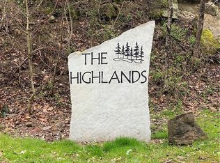701 Tower Rd, Hurricane, WV 25526