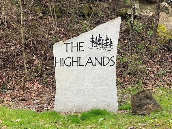 701 Tower Rd, Hurricane, WV 25526