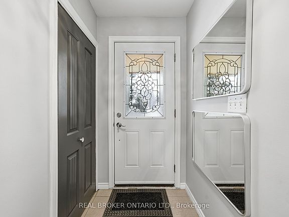 4th image of 1157 Lakeshore Rd