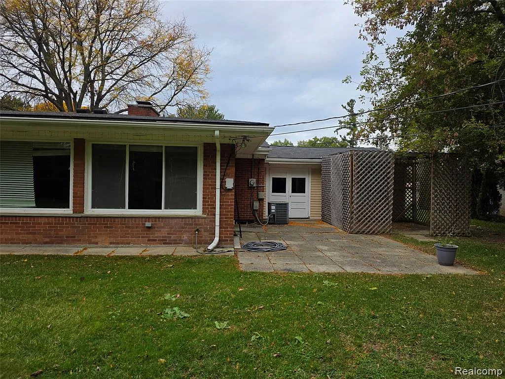 3 bed, 2.0 bath, 3122 sqft, $2,600 — Photo 3