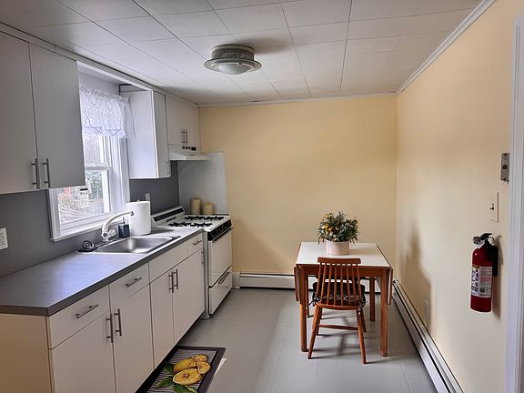 3rd image of 127 Bentley Ave Floor 2