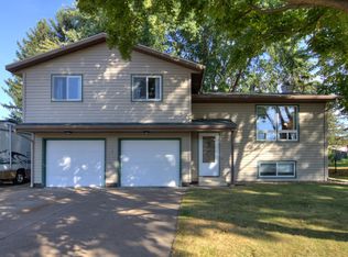 1122 Grissom Dr, Eau Claire, WI 54703
