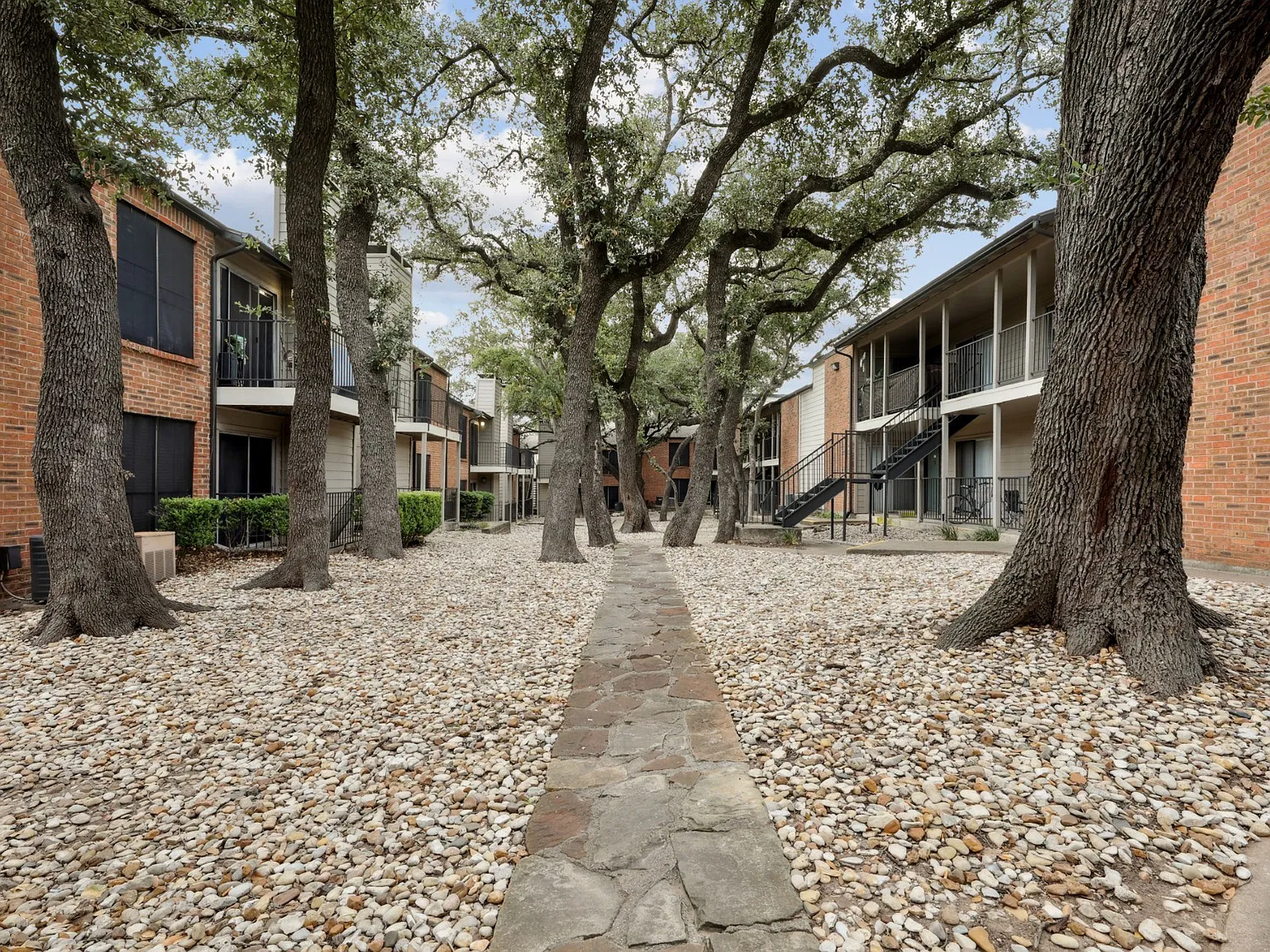Westdale Pointe — Photo 2