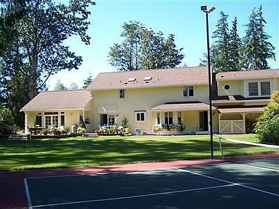 2nd image of 414 235th Ave NE