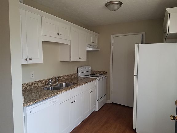 5th image of 1107D Westchester Dr
