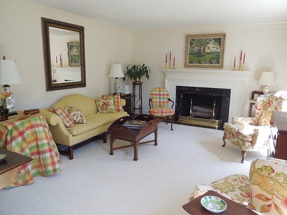 4th image of 85 Longwood Ct