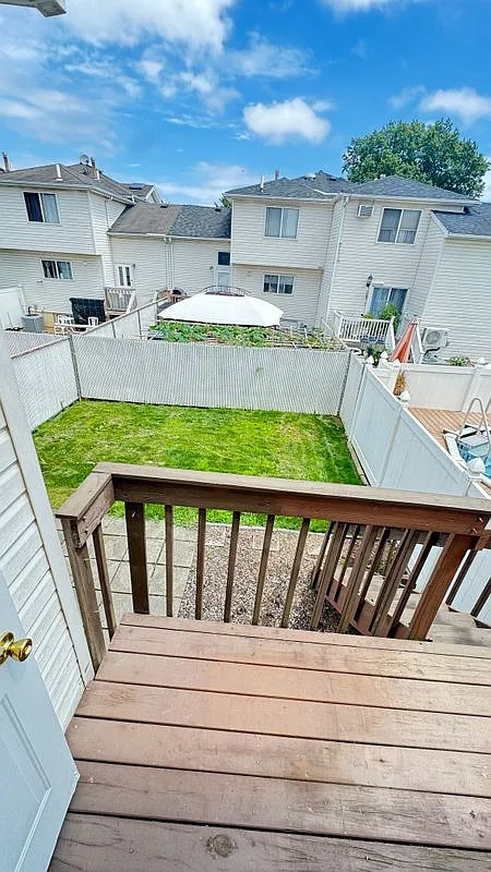 3 bed, 2.5 bath, 1622 sqft, $3,600 — Photo 4